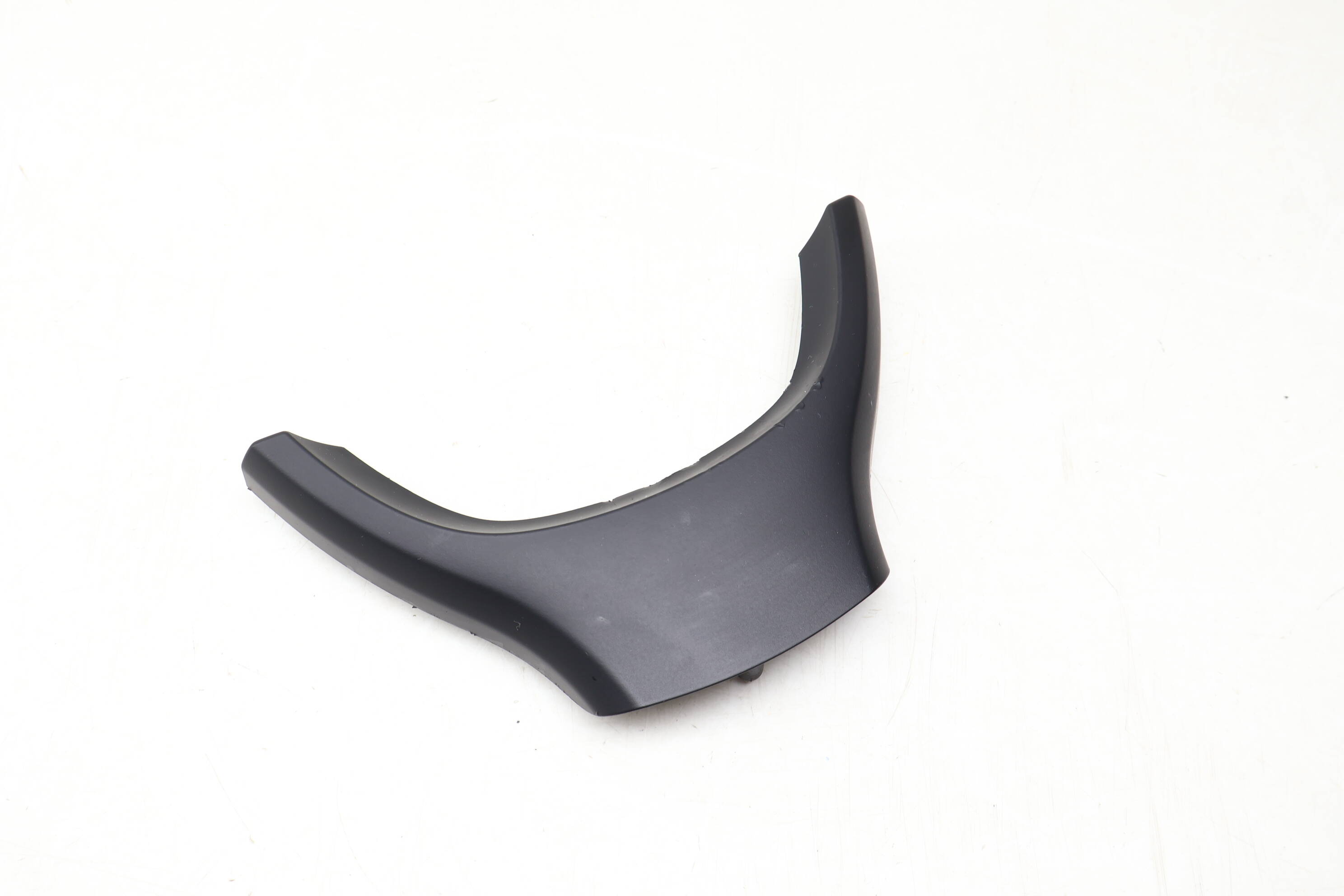 Steering&#x20;Wheel&#x20;Trim&#x20;&#x2F;&#x20;Cover&#x20;&#x28;Lower&#x29;&#x20;6102354