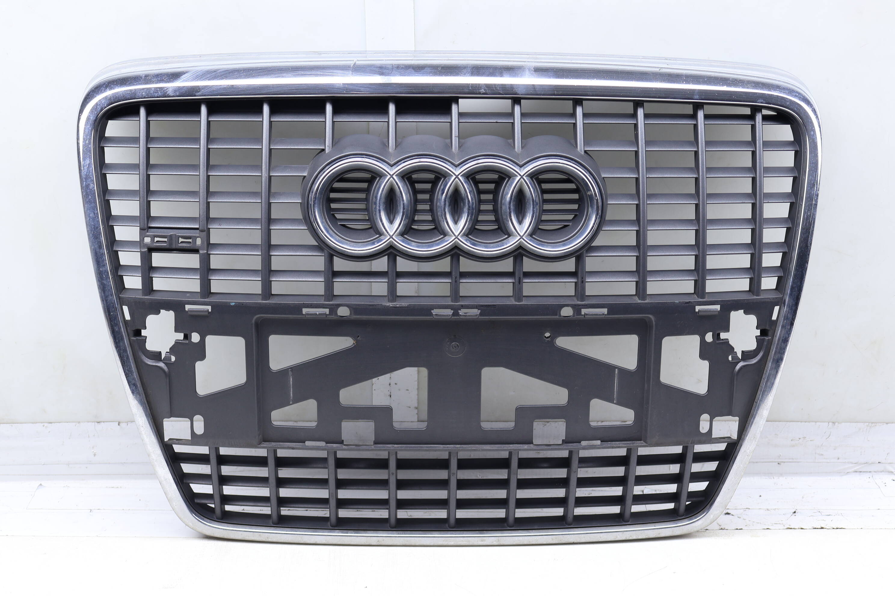Center S-Line Bumper Grille 4F0853651L
