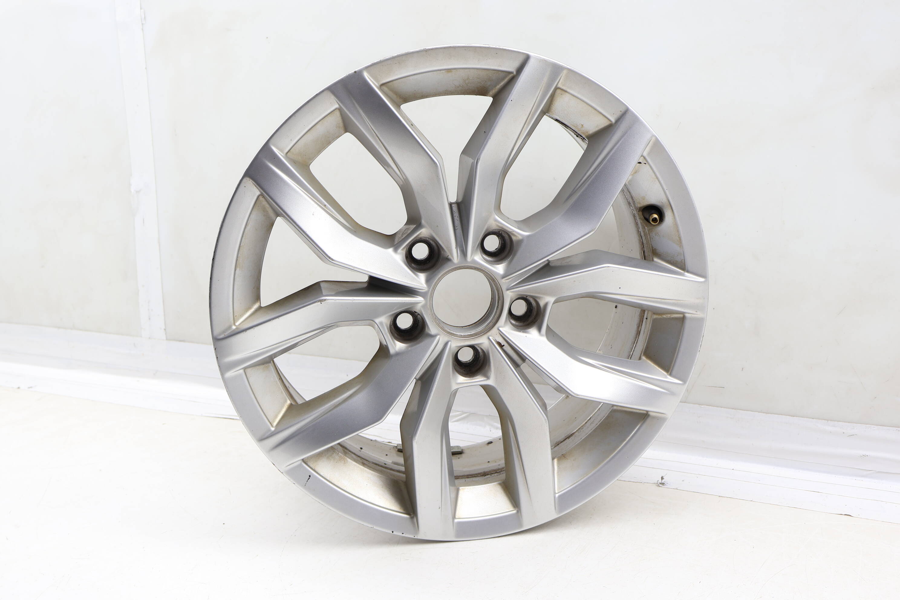 16" Inch Alloy Rim / Wheel 561601025L