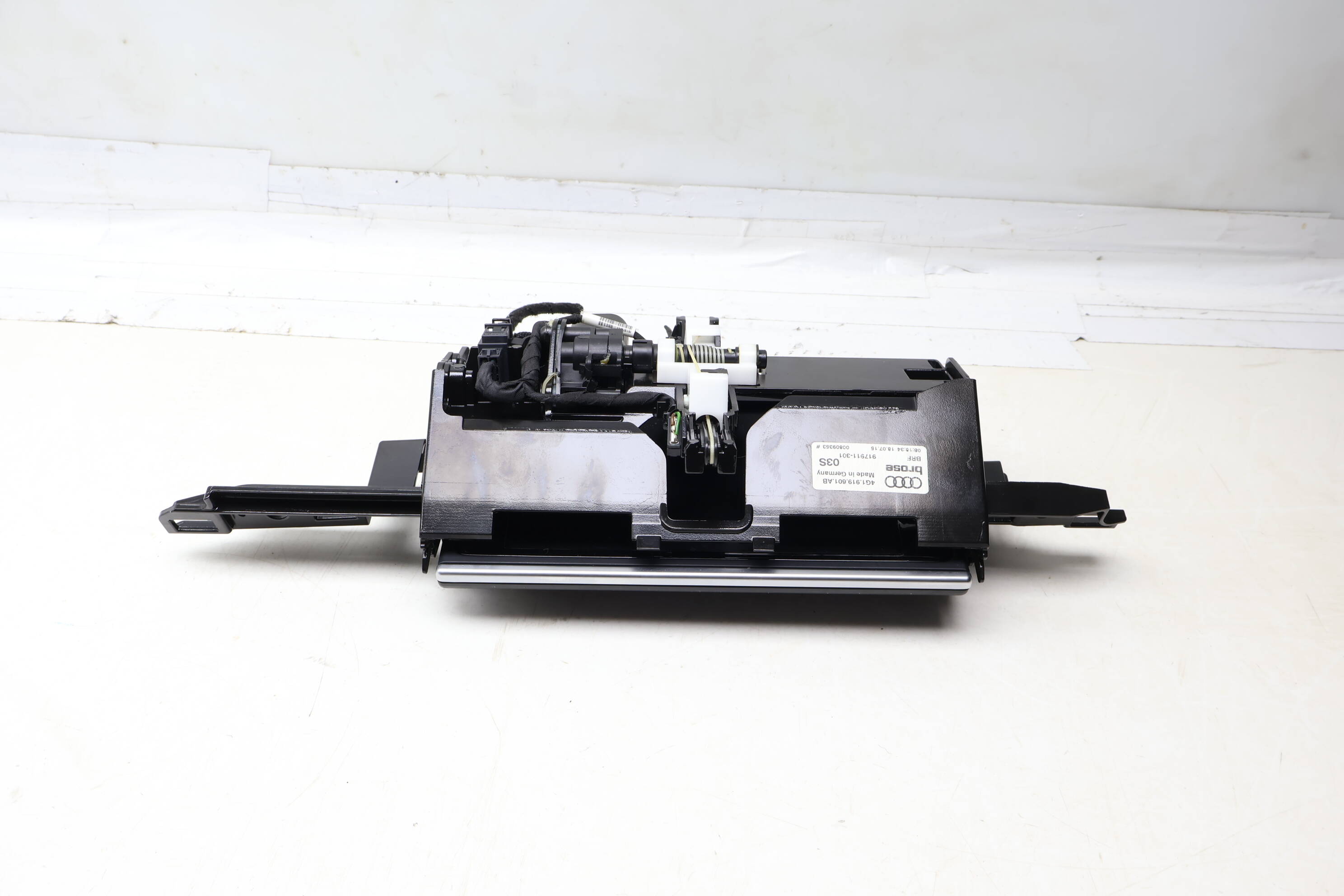 8" Mmi Lcd Screen W/ Mount Bracket 4G1919601AB